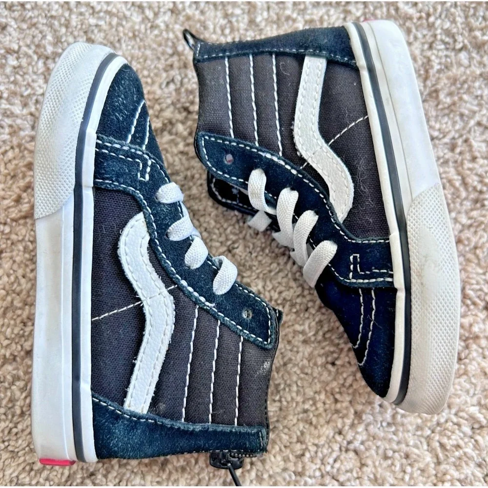Vans Sk8-Hi Black Streetwear Skate Side Zip‎ Sneaker - Toddler 5.5